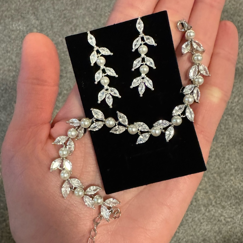 Wedding earrings and bracelet set